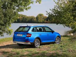 Godine, a da novi karavan stupi na scenu od šefera smo već imali prilike da čujemo da će nova fabia combi biti prelep automobil. Skoda Fabia 2021 Model Car Wallpaper