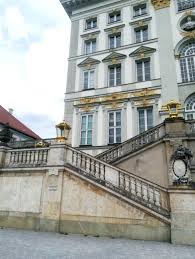 Namenspatron natürlich das herrscherhaus der wittelsbacher, anlass für die widmung: Munchen Guide Ein Tag In Neuhausen Nymphenburg Rosy Grey