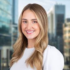 Eloise Lyons's Instagram, Twitter & Facebook