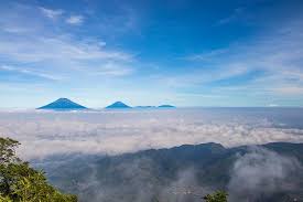 Tika artha foto prewedding berhijab di kapal kri dewaruci. Puncak Gunung Telomoyo Di Jawa Tengah Bisa Dicapai Naik Motor Halaman All Kompas Com