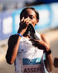 Tigst Assefa new women's marathon world record with adidas ADIZERO Adios  Pro Evo 1 (5) - KENLU.net