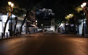 Οι πολίτες που θα θέλουν να προβούν στις προβλεπόμενες μετακινήσεις οφείλουν να συμπληρώσουν είτε ένα μήνυμα sms είτε τα σχετικά έντυπα. Den Isxyei 9 To Brady Ews 5 To Prwi Olikh Apagoreysh Kykloforias