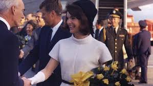 Oct 22, 2019 · in the final hours of her life, jackie kennedy onassis lay in the bedroom of her new york city apartment, surrounded by a group of close friends and relatives, including one of america's most. Die Unsagbare Wahrheit Von Jackie Kennedy News24viral