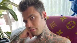 Luciano spinelli in a good shape. Fedez Attacca Franceschini Perche Il Rapper Ce L Ha Con Il Ministro