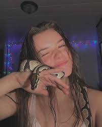 Marissa Tracy's Instagram, Twitter & Facebook