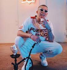 Bad bunny loves his girlfriend, gabriela berlingeri, but the two haven't taken their relationship to the next level yet — despite some recent speculation that they've tied the knot. Bad Bunny Brother Bio Age Tour Net Worth Mysportdab