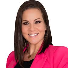 Ellie Hitt's Instagram, Twitter & Facebook