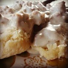 How To Make White Gravy Without Bacon Or Sausage Grease Homemade Biscuits Best Biscuits And Gravy Buttermilk Biscuits