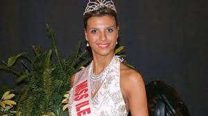 Les coups bas des autres candidates ne l'ont pas déstabilisée. Miss France 2010 Lisa Alberici Couronnee Miss Ile De France 2009 Premiere Fr