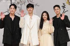 Lovers of the red sky is a fantasy romance sageuk about the fates of the astrologer ha ram who reads the stars and the female painter hong chun gi. Ta Arg2rj4utam