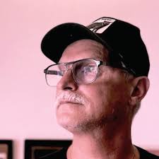 A supply chain director took over my workshop halfway through. I'd been  explaining the difference between basic prompting and strategic AI use when  he interrupted: "Can I show everyone…