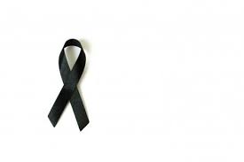 Pin En Cinta Negra