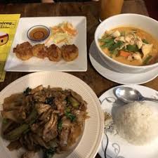 Clearly, fresh ingredients were cooked to order. Khantong Thai Kitchen 31 Photos 14 Reviews Thai 57 17 Roosevelt Ave Woodside Ny Restaurant Reviews Phone Number Menu