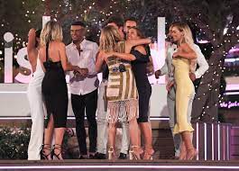 The remaining four couples get ready for the final, where laura joins them for a drink and they head out of the villa to join the audience. How Love Island Became The Uk S Defining Show Of Summer 2018 Time
