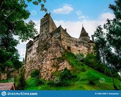 Maybe you would like to learn more about one of these? Castillo De Dracula En La Colina El Monumento Nacional Y Lugar Turistico De Rumania En Bran El Castillo De Bran Es Un Hermoso M Imagen De Archivo Imagen De Rumano