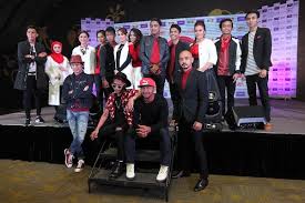 Terdahulu, hazama yang bertindak sebagai mentor di konsert pengenalan mentor milenia 2017 di sri pentas 2, plaza alam sentral, pada ahad lalu menerima kecaman di laman sosial kerana memakai pakaian bercorak celoreng. Siapakah Protege Pilihan Tomok Akim Black Dan Hazama Selebriti Online