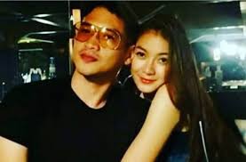 Tubuh wanita 26 tahun itu mendadak mengalami panas tinggi hingga mencapai 39,6 derajat celsius. Kemesraan Rezky Aditya Bareng Pacar Yang Jarang Diekspose Matamata Com