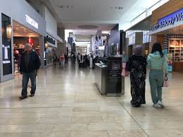 That shooting, near a starbucks, sent shoppers scrambling for cover but did not result in. Shoppers Workers Return To Yorkdale Mall After Shooting Cbc News