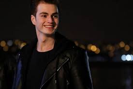 With haluk bilginer, cansu dere, metin akdülger, sebnem bozoklu. Recep Usta Kimdir Kardeslerim Dizisinin Berk I Kimdir Hayati Hakkinda Bilinmeyen Detaylar