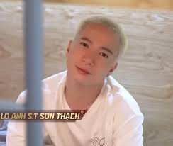 hôm nay ngày quốc tế Samoyed nên cục sà moi bự Étti cũng phải hạnh phúc nha