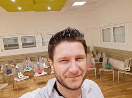 Les mardis de septembre et octobre à l'école de la Felsch ! Merci Martine  et Stéphanie pour l'invitation ! UKALECOLE Si vous êtes interessés par  l'initiation ukulélé en milieu scolaire UKALECOLE, contactez-moi,