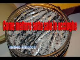 Il baccalà alla vicentina è un secondo piatto di pesce, una ricetta tipica veneta a base di merluzzo, olio d'oliva e latte! Come Fare Le Acciughe Sotto Sale Youtube