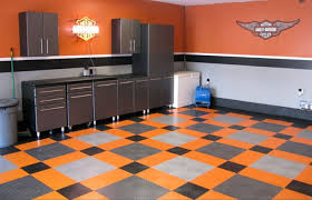 Follow these guidelines to pick the best colors for your garage doors and interior. 27 Garage Paint Ideas And Tips For Garage Interiors