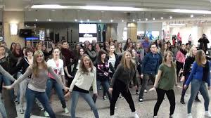 Dance It Flashmob Heiratsantrag Zu Marry You Crazy Celebrities Marry You Marry Me