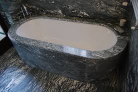 Bagno in marmo, pavimento in marmo, top bagno in marmo, vasca da bagno in marmo, doccia a filo pavimento in marmo, rivestimento pareti bagno in marmo, scalda salviette in pietra. Rivestimento Vasca Da Bagno In Marmo Verde Cipollino Bagni In Marmo Docce In Marmo Marmo