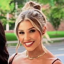 Samantha Lowrie's Instagram, Twitter & Facebook