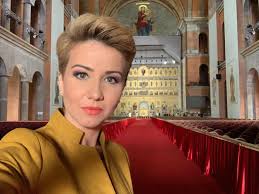 Ea a reuşit să slăbească uimitor de mult, dar abia recent a vorbit despre secretul noilor sale dimensiuni. Sabina Iosub O SÄƒ MÄƒrturisesc Ceva Extrem De Personal Am Primit O Fotografie Dcnews