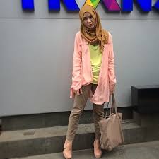 Zaskia adya mecca known as an indonesian actress ever nominated as best female in a soap opera actress vidya cup (ffi) is the virgin birth of jakarta, 8 september 1987. Instagram Photo By Zaskia Adya Mecca Apr 18 2015 At 4 57pm Utc Hijab Outfit Outfits Fashion