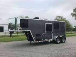 The 6'9 wide, 2 horse slant load gooseneck with 6' short wall, includes rear tack area and living quarter shell. Dixie Star 4 Living Quarters Gooseneck 2 Horse Trailer 2019 Vans Suvs And Trucks Cars