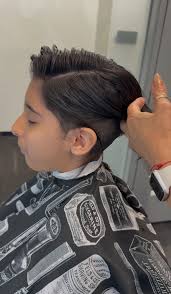 Ahora sí que van a decir ? En sus 11 años le hemos cortado dos veces su  pelito . A él le gusta el pelo largo , y como lo tiene muy