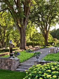 Summer Is Coming And You Need To Get Inspiration On How To Regulate Your Garden You Can Arr Traditional Landscape Garden Landscape Design Backyard Landscaping