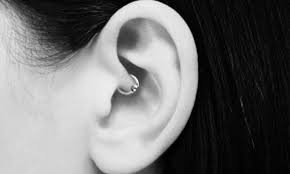 If You See Someone With This Piercing This Is What It Means Ear Piercing For Migraines Daith Ear Piercing Migraines Remedies