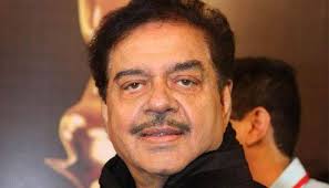 Her first song in bollywood was tere mast mast do nain, from the movie dabangg. Shatrughan Sinha Latest News On Shatrughan Sinha Read Breaking News On Zee News