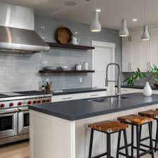 This beautiful contemporary kitchen designs brings together white cabinetry with a brown quartz island with dark gray wood base. 75 Beautiful Kitchen With Quartz Countertops And Gray Countertops Pictures Ideas June 2021 Houzz