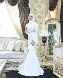 Beza umur dekat 20 tahun. Rabecca Kembali Di Depan Kamera