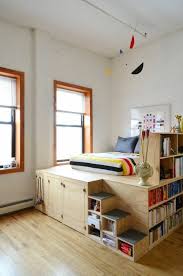Bauen Sie Ihr Eigenes Bett Einige Schone Ideen Fur Diybettwasche Garten In 2020 Tiny Apartment Decorating Tiny Bedroom Design Apartment Decor