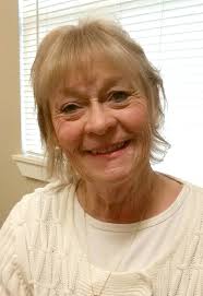 Gloria Lindell's Instagram, Twitter & Facebook