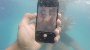 تجربة التصوير بـ ايفون 7 تحت الماء الجوال كان راح ينكسر Record Video By Iphone 7 Under Water Youtube