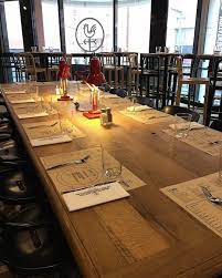 la table est mise et n attend que vous mise