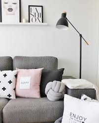 We Love Pastell Besonders Im Winter Das Kissen Knot Von Design House Stockholm Ist Nicht Nur Kuschelig Sondern Ein Wahr Kissen Sofa Kissen Design Haus Deko