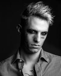Con el pasar del tiempo los cortes de pelo para hombres han buscado la innovación y con ello mayor estilolos cortes que añaden líneas y rayas en su diseño crean. Mejores Fotos De Cortes De Pelo Para Hombre 2021 Para Pelo Corto Haciendofotos Com