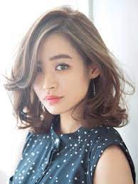 変幻自在の優秀ヘア 鎖骨ミディ が今の気分 キナリノ ヘアモデル ヘアカット ロブヘア