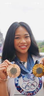 Did Suni Lee get any cosmetic work done? : r/cosmeticsurgery