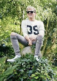 You Re Ripped Skinny Jeans Lying On The Floor Sounds Pretty Good I Love One Direction One Direction Niall Horan
