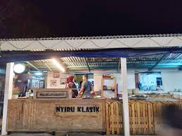Berikut ialah tempat makan dan restoran terkenal yang mesti anda singgah semasa bercuti. Restoran Nyiru Klasik Kuala Perlis Kedai Makanan Laut Yang Sedap