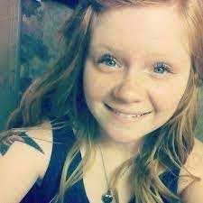 Dee Mertz's Instagram, Twitter & Facebook